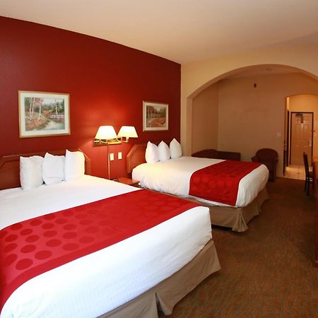 Ramada By Wyndham Fresno Northwest Hotel Exterior photo